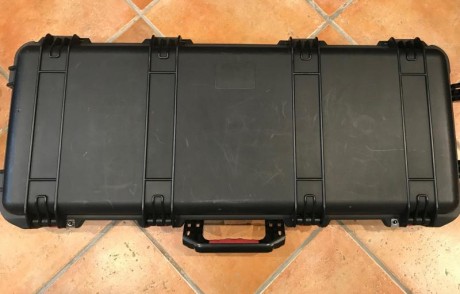 El rifle es un Blaser R93 LRS2 R93 en cal. 300WM con cañon semipesado y acanalado

Un saludo cordial! 10