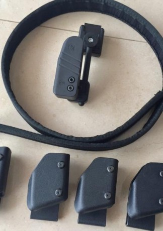 Se ofrecen los siguientes complementos nuevos de IPSC:
Cinturon.
4 portacargadores de gran capacidad, 10
