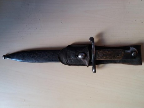 Bayoneta modelo 1941 tipo falcata con tahali las cachas de madera no son originales pero bien aconseguidas 02