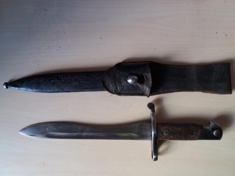 Bayoneta modelo 1941 tipo falcata con tahali las cachas de madera no son originales pero bien aconseguidas 01
