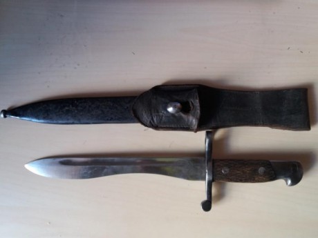 Bayoneta modelo 1941 tipo falcata con tahali las cachas de madera no son originales pero bien aconseguidas 00