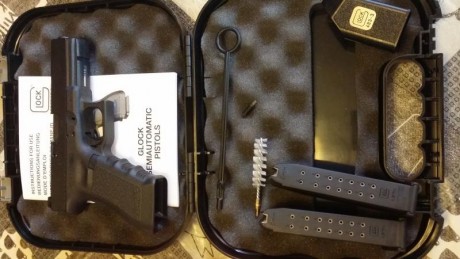 Venta Glock 17 Gen 3, 9 mm, como nueva, poco uso solo probada e tirado con ella 5 cajas de munición, maletín 02