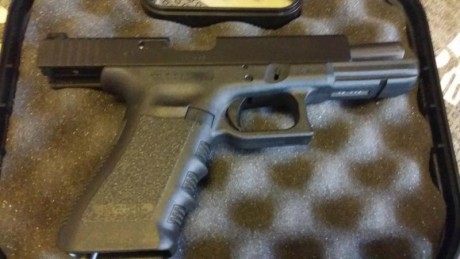Venta Glock 17 Gen 3, 9 mm, como nueva, poco uso solo probada e tirado con ella 5 cajas de munición, maletín 01