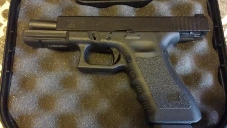 Venta Glock 17 Gen 3, 9 mm, como nueva, poco uso solo probada e tirado con ella 5 cajas de munición, maletín 00
