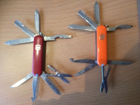Buenas noches compañeros, vendo navaja mini swischamp, similar a la victorinox, con las mismas funciones 01