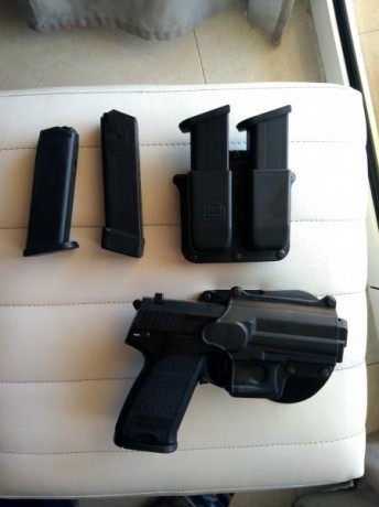 Hola vendo HK usp 9 mm con 4 cargadores funda y pota cargador por 350 euros portes aparte el arma se encuentra 01