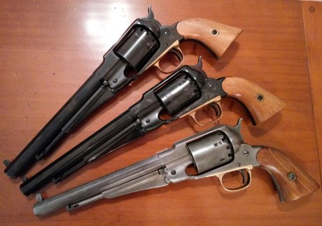 Vendo el revolver de las fotorfías, el grabado, el del medio en la primera foto, el anterior dueño lo 00