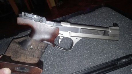 Hola. 

Pongo a la venta mi Feinwekbau AW 93 del 22LR, está en buen estado y poco hay que decir sobre 02