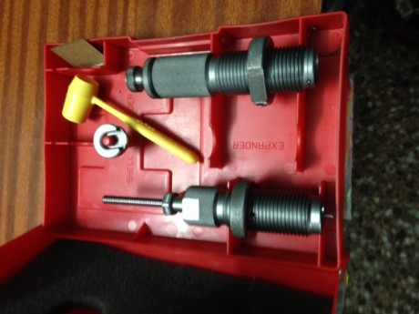 Vendo DIES marca HORNADY del 6,8 SPC con shell holder incluido mas 37 vainas Remington large rifle  y 01