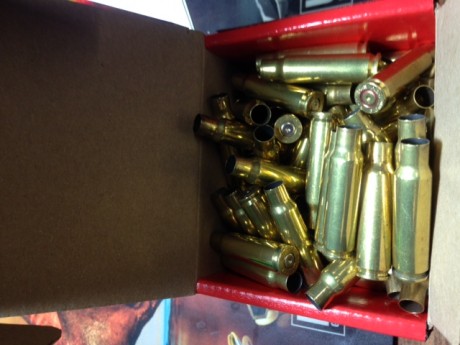 Vendo DIES marca HORNADY del 6,8 SPC con shell holder incluido mas 37 vainas Remington large rifle  y 00