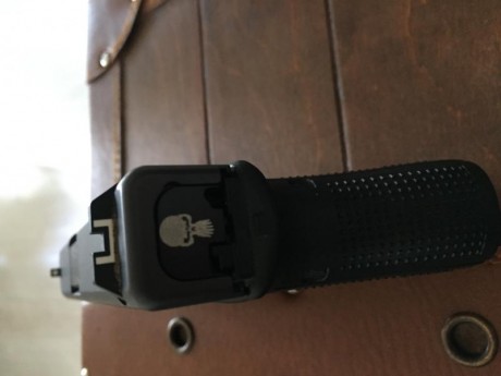 HOLA, vendo glock, 26, 4ª generación, guiada en A. calibre 9x19 mm.
La compre nueva en junio y tiene 25 11