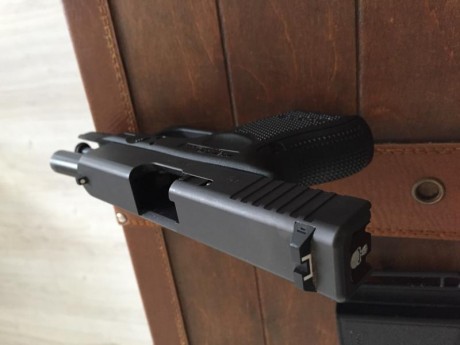 HOLA, vendo glock, 26, 4ª generación, guiada en A. calibre 9x19 mm.
La compre nueva en junio y tiene 25 20