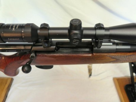 Rifle de caza marca MAUSER-WERKE calibre 30.06, cerrojo rectilíneo con mira de batida CARL ZEISS 1.8 x 01