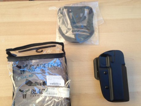 Vendo las siguientes fundas:

-Blade Tech, diestros, para STI 2011 y similares,con pala y sujeta  cinturón, 00