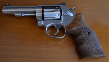 Vendo revólver Smith & Wesson 4" Cal. 38 Special.
Comprado en 2015, único propietario.
Guiado 11