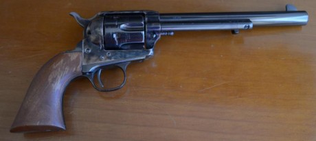 Vendo revólver Uberti 1873 Single-Action Cattleman 45 LC 7.5"
Comprado en 2013, único propietario.
Perfecto 02
