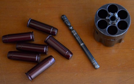 Vendo revólver Uberti 1873 Single-Action Cattleman 45 LC 7.5"
Comprado en 2013, único propietario.
Perfecto 00