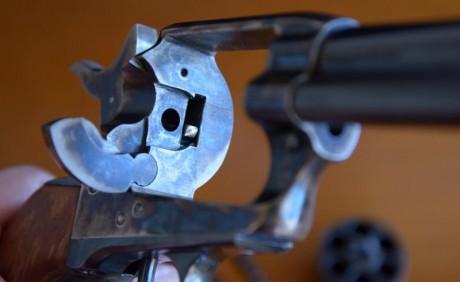 Vendo revólver Uberti 1873 Single-Action Cattleman 45 LC 7.5"
Comprado en 2013, único propietario.
Perfecto 10