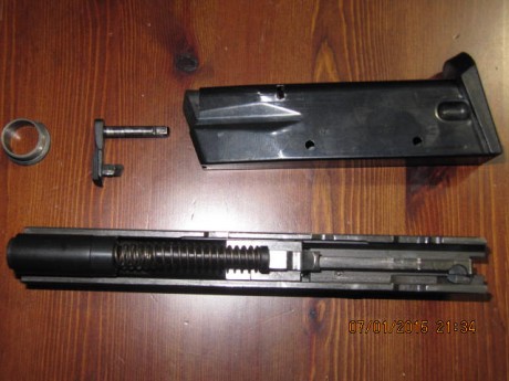 VENDO PISTOLA SEMIAUTOMATICA 45ACP PRACTICAMENTE NUEVA MUY MUY POCO USO,CON ESTUCHE ORIGINAL DOS CARGADORES 00