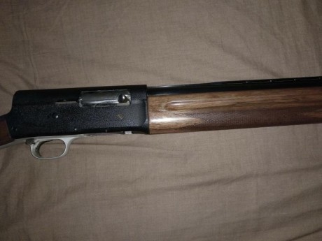 FN Browning Auto5, modelo pluma, con carcasa rugosa que no se oxida, en perfecto estado tirando hasta 01