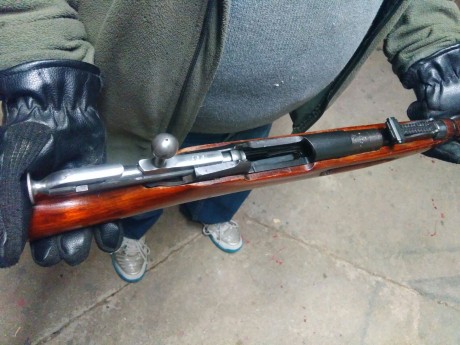 Hola compañeros vendo un rifle mosin nagant con la misma  numeracion en el rifle, cargador y cerrojo.
No 01
