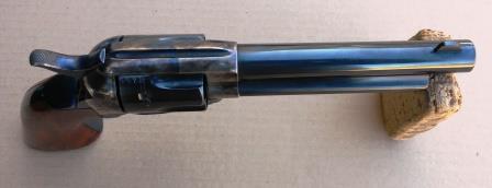 Lo dicho compañeros vendo un revolver Uberti Cattleman 1873 45 lc de  5 1/2"  guiado en AE en excelente 02