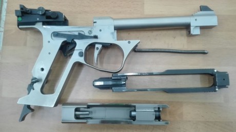 Hola. 

Pongo a la venta mi Feinwekbau AW 93 del 22LR, está en buen estado y poco hay que decir sobre 61