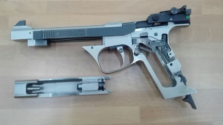 Hola. 

Pongo a la venta mi Feinwekbau AW 93 del 22LR, está en buen estado y poco hay que decir sobre 60
