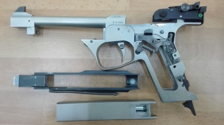 Hola. 

Pongo a la venta mi Feinwekbau AW 93 del 22LR, está en buen estado y poco hay que decir sobre 70