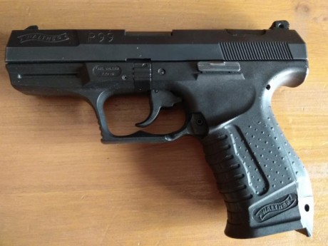 Buenos días:
Walther P99 calibre 9mm.
Esta guiada con licencia de Tipo A 
Tiene unos 200 cartuchos tirados 00