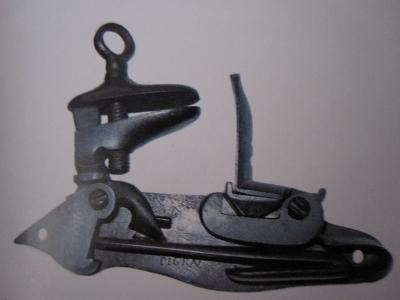 Cuando uno intenta aproximarse al estudio de las armas antiguas en España se encuentra con algunos tópicos 30