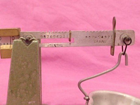 Por tener una rcbs pongo en venta esta estupenda báscula analógica de marca CH
De las que se hacían antes.
Funciona 00