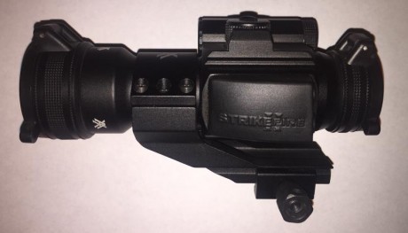 Se vende este magnífico visor de punto rojo/verde VORTEX STRIKEFIRE II.
El visor se encuentra prácticamente 00