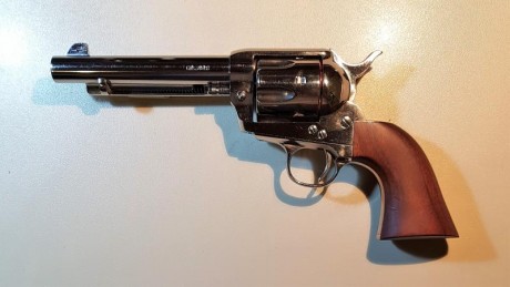 Revolver pacificador 1873 de Piettá acabado cromado
Cañón de 5 1/4"
Calibre 45 Colt
Guiado en AE 01