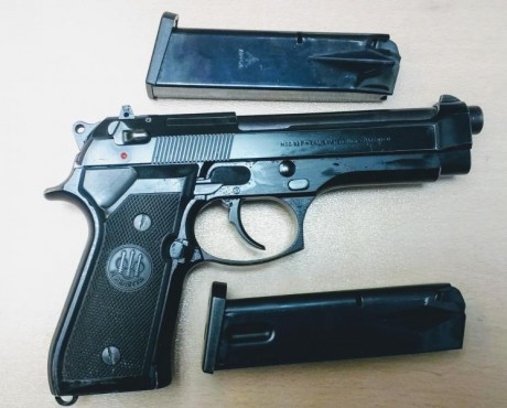Se vende Beretta 92 F, con dos cargadores y maletín. Está impecable poquísimo uso. Se puede ver y probar 01