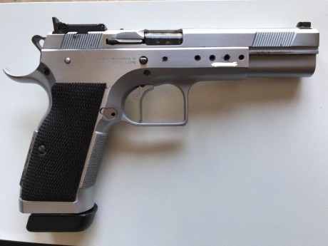 Vendo TANFOGLIO LIMITED, 9 mm/Pb, inox, con dos cargadores de 17 y uno de 16, con dos gatillos uno recto 01