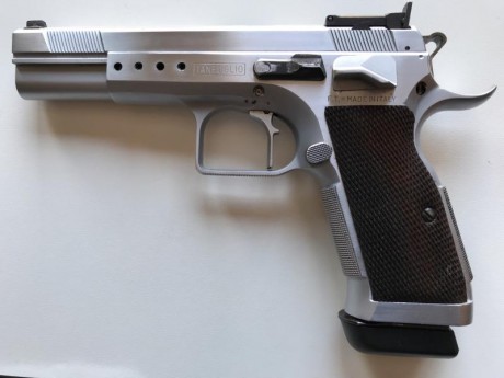 Vendo TANFOGLIO LIMITED, 9 mm/Pb, inox, con dos cargadores de 17 y uno de 16, con dos gatillos uno recto 00