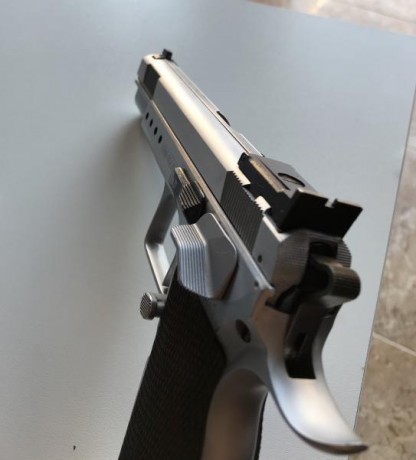 Vendo TANFOGLIO LIMITED, 9 mm/Pb, inox, con dos cargadores de 17 y uno de 16, con dos gatillos uno recto 12