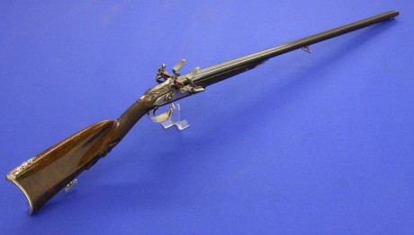 Voy a colocar unas fotos de un arma larga alemana de llave de mecha del siglo XVI. 71