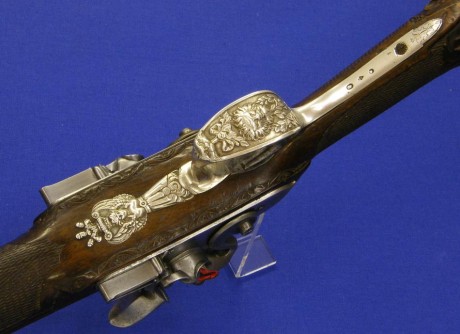 Voy a colocar unas fotos de un arma larga alemana de llave de mecha del siglo XVI. 90