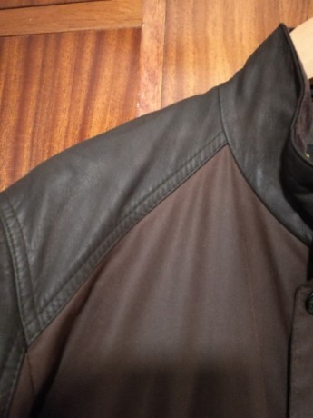 Auténtica BARBOUR WAX ​​& UTILITY JACKET en color marrón y talla M.

IMPERMEABLE y TRANSPIRABLE. Hecho 11