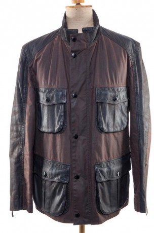Auténtica BARBOUR WAX ​​& UTILITY JACKET en color marrón y talla M.

IMPERMEABLE y TRANSPIRABLE. Hecho 21