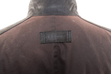 Auténtica BARBOUR WAX ​​& UTILITY JACKET en color marrón y talla M.

IMPERMEABLE y TRANSPIRABLE. Hecho 31