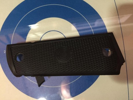 Cachas para 1911 se pueden hacer con diferentes colores y logos 
  Aclaro de momento tememos unos cuantos 102