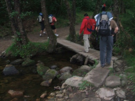 Pues ya hace días que volví de hacer el camino,y llevaba rumiando la idea de hacer un post,que seguro 10