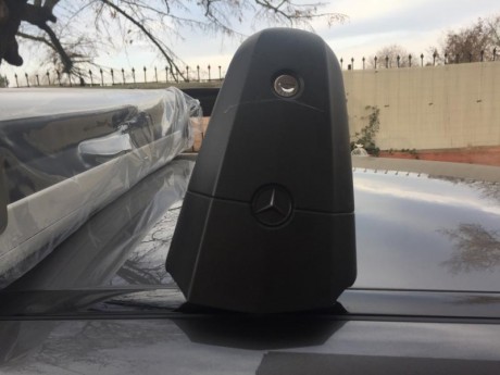 Hola, vendo las barras originales y porta esquís también originales de mercedes para seis esquís o dos 01