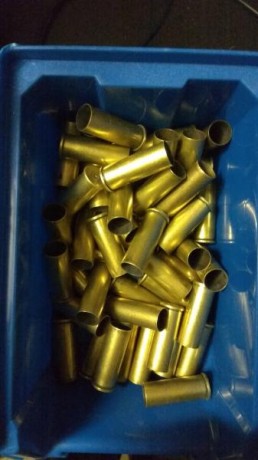 Se vende este lote completo no separado:
Dies 44 magnum muy poco uso unos 100 cartuchos
+77 vainas fiochi 00