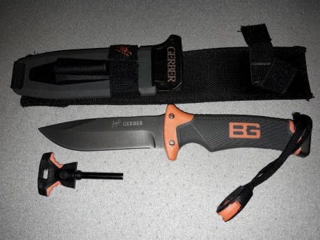Vendo cuchillo Gerber , de la serie Bear Gryls. Nuevo  , no se a usado nunca. Tiene pedernal , silbato 01