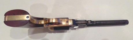 Hola a todos,

Pongo a la venta un revolver tipo Navy de la marca Euroarms en calibre .36. con cañón de 01