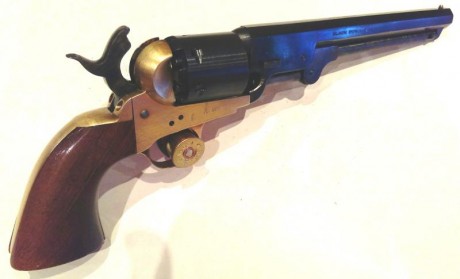 Hola a todos,

Pongo a la venta un revolver tipo Navy de la marca Euroarms en calibre .36. con cañón de 00